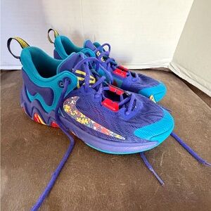 Nike Giannis Immobility 2 basketball youth size 3.5